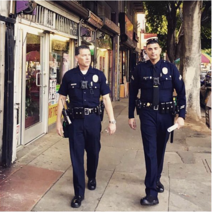 Pleasing the policeman. Полиция Лос Анджелес Академия. Полицейский Департамент Лос Анджелеса. Лос Анджелес полиция Департамент.
